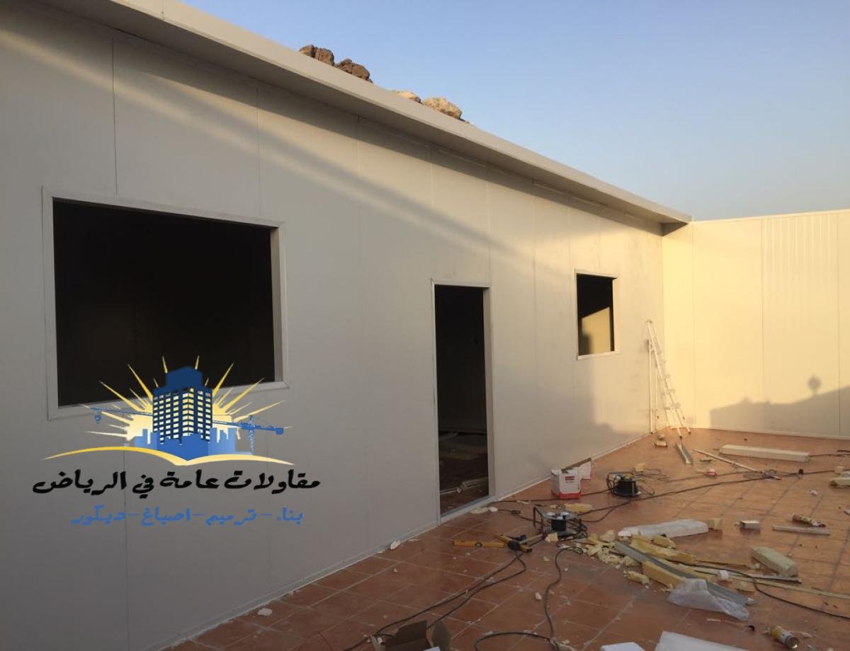 أسقف ساندوتش بانل مقاومة للعوامل الجوية والتغيرات.